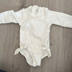 Shade Critters palm beach white with bows on each side